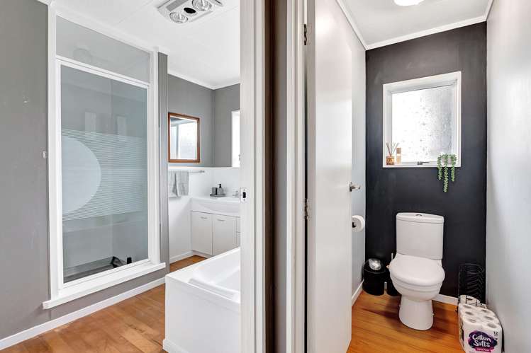1263 Egmont Road Egmont Village_14
