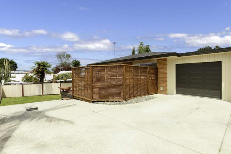 5b Highfield Crescent Brookfield_14
