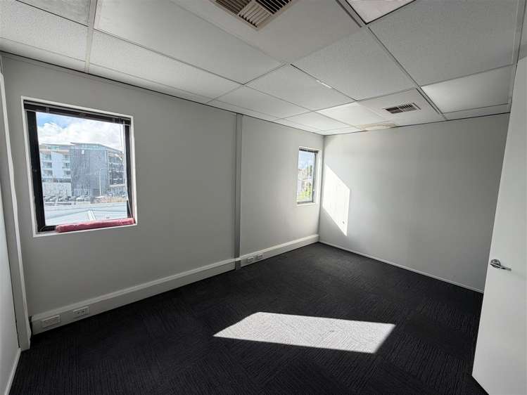 4B/19 Great South Road Epsom_3