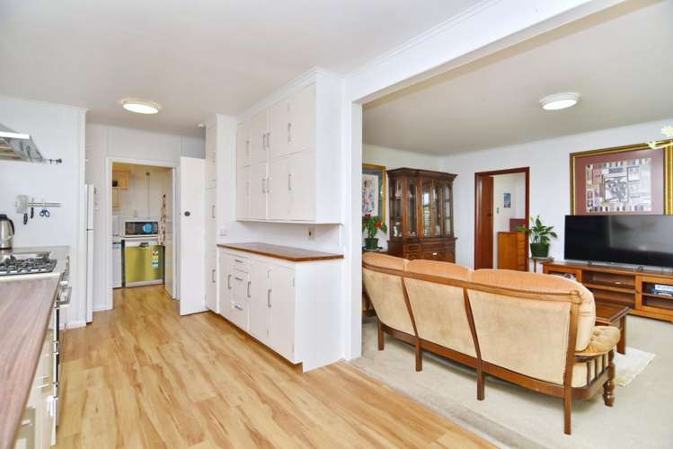 15 Robin Street Burwood_9