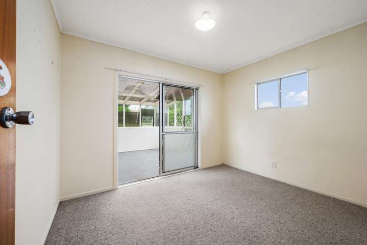 15 Padnell Crescent Paparangi_9