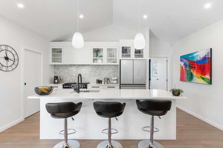 61 Queen Charlotte Drive_1