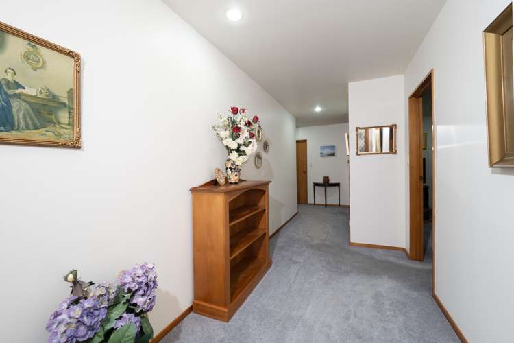 24 Falcon Drive Allenton_13