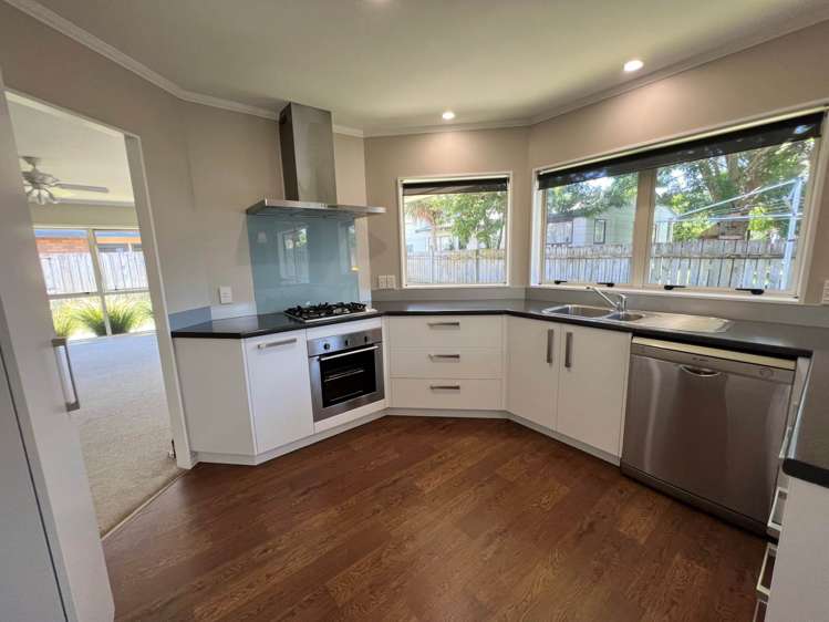 91 Romana Crescent Papamoa_3