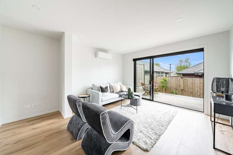 4/11 Lees grove Wainuiomata_2