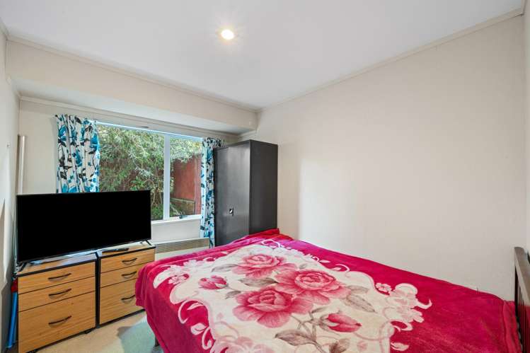 2/10 Lyell Court Clover Park_11