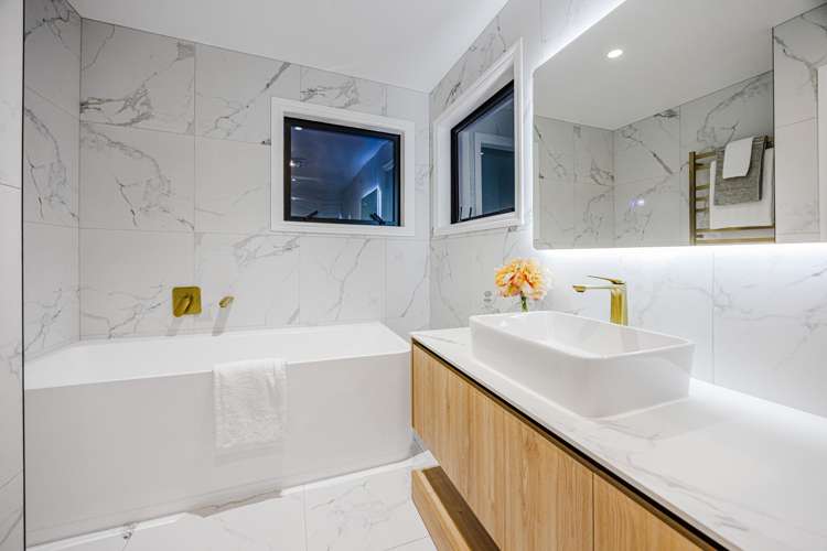 17 Ballyalton Crescent Flat Bush_29