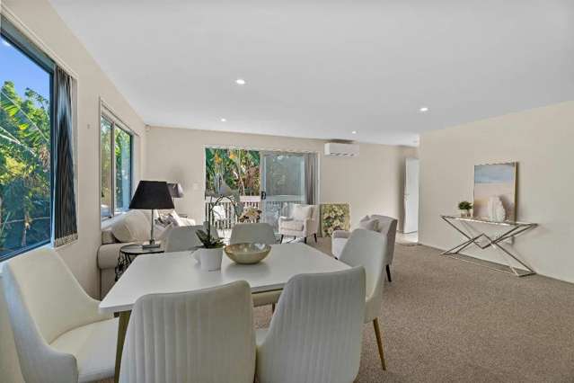 3 Level - Stunner in Glen Eden - lawns included