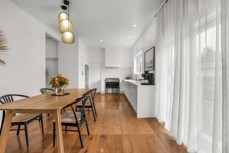 2 Richard Grove Stokes Valley_4