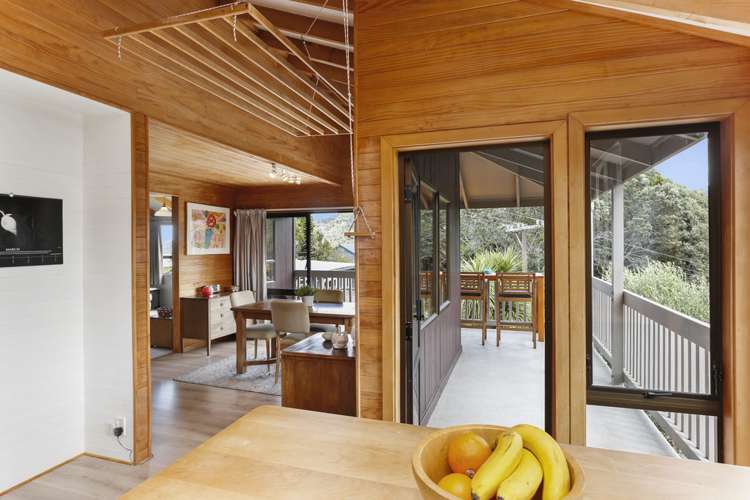 1160 Huia Road Huia_5