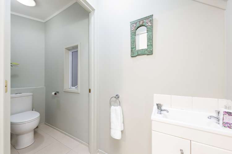 21 Donald Street Stanmore Bay_22