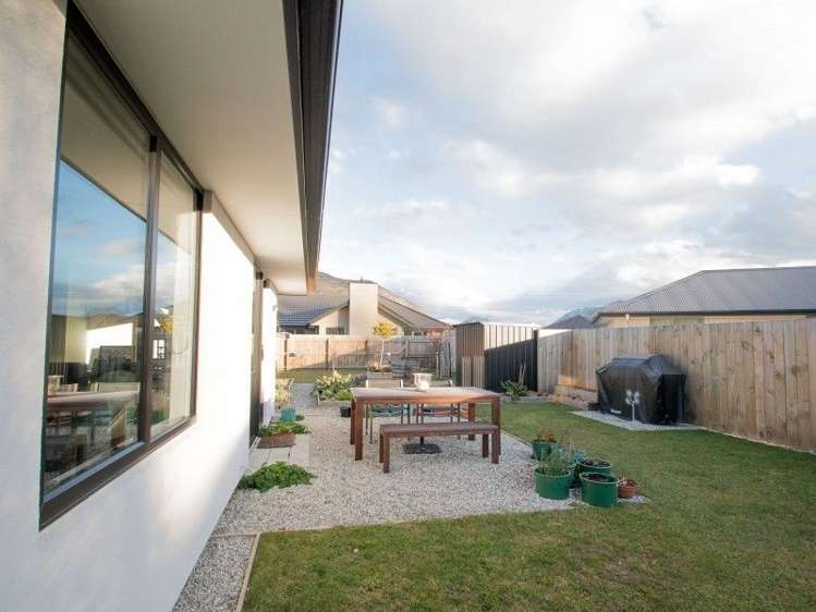 12 Oxfordshire Avenue Lower Shotover_11