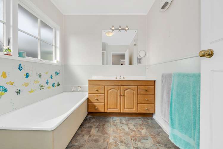 11 Fratley Avenue Farm Cove_17