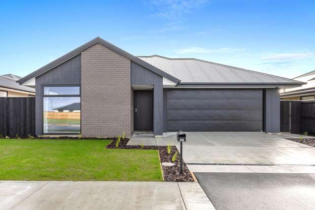Four Bedroom Home In Lincoln!