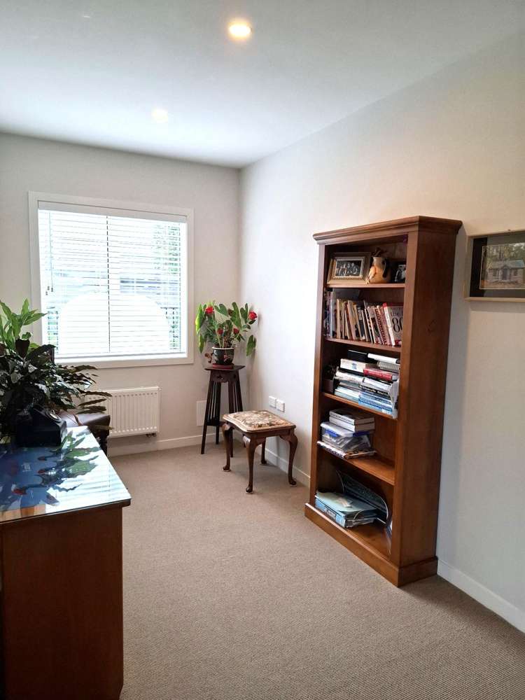 25 Chateau Crescent Rangatira Park_19