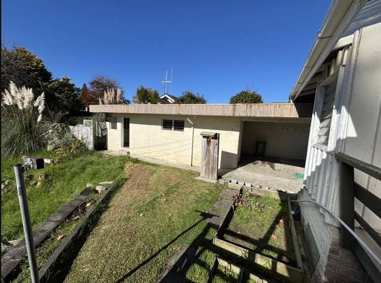 732 River Road Chartwell_12