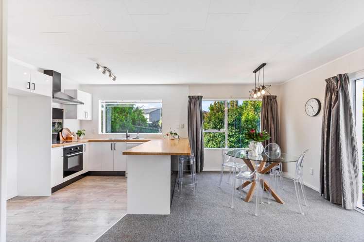 41 Meadowvale Rise Titirangi_24