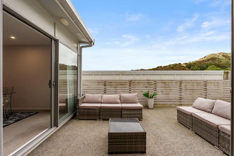 23 Red Beech Avenue Woodridge_10