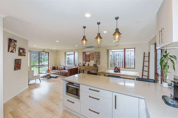 8 Fernbank Lane Greenhithe_11