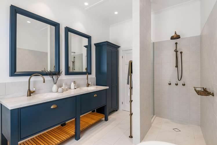 7B North Avenue Narrow Neck_22