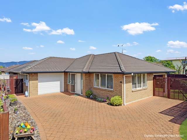 Superb Coastal Lifestyle - All the Extras!