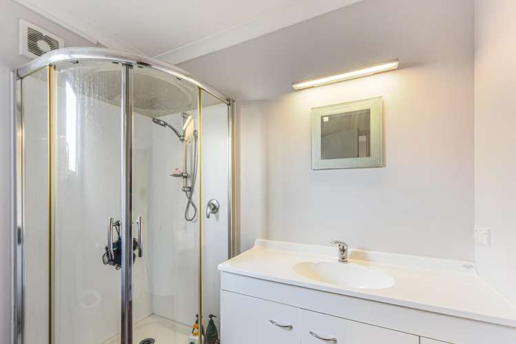 36 Saint Lawrence Street Toi Toi_11