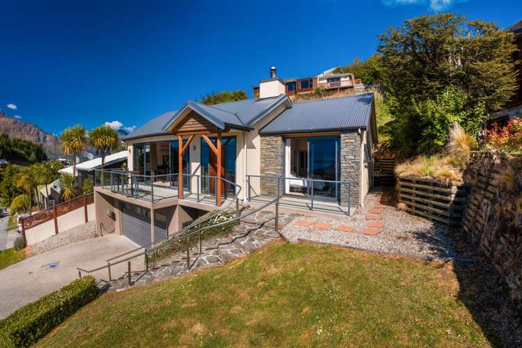 22 Greenstone Place Fernhill/Sunshine Bay_6