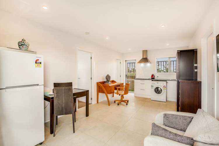 241 Irwin Road Kingseat_18