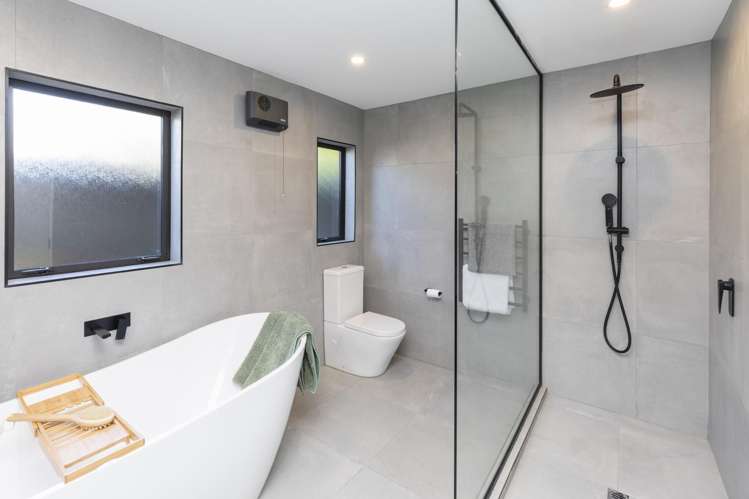 54 Regency Crescent Redwood_25