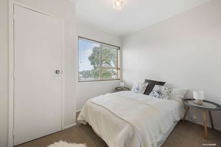 2/2 Colin Wild Place Glenfield_5