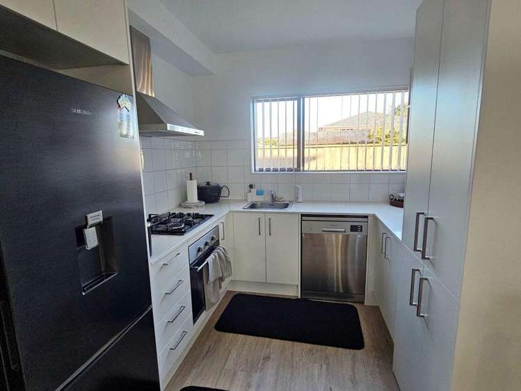 12 Eileen Newey Place 11401_7