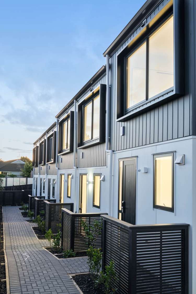 2/11 Jaemont Avenue Te Atatu South_3