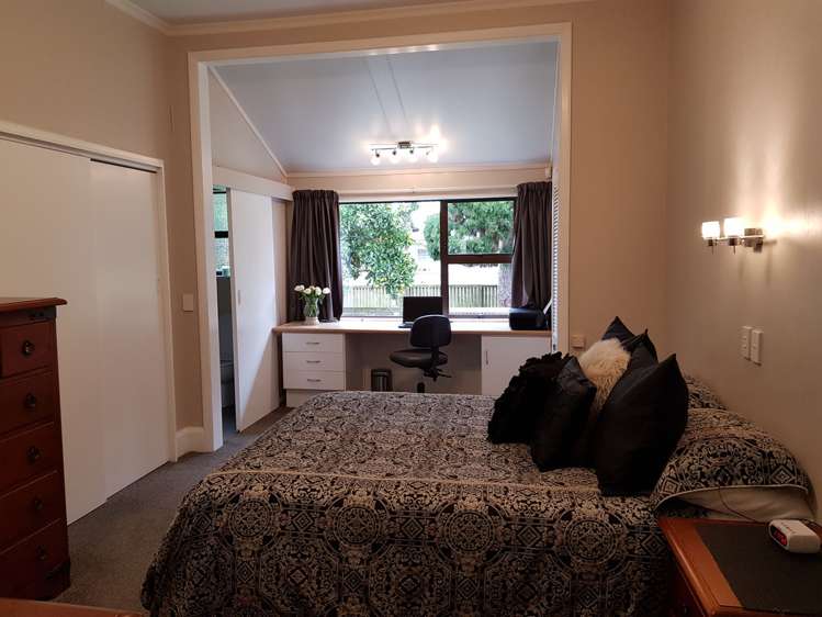 1015 Queen Street East Levin_9