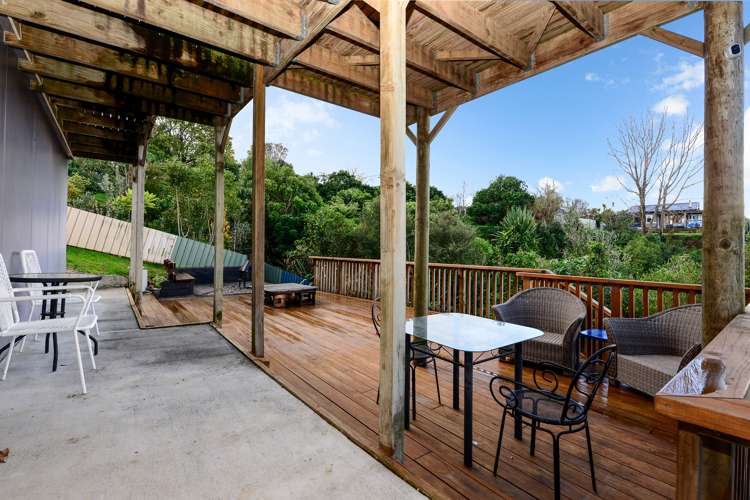 2 Point Street Raglan_17