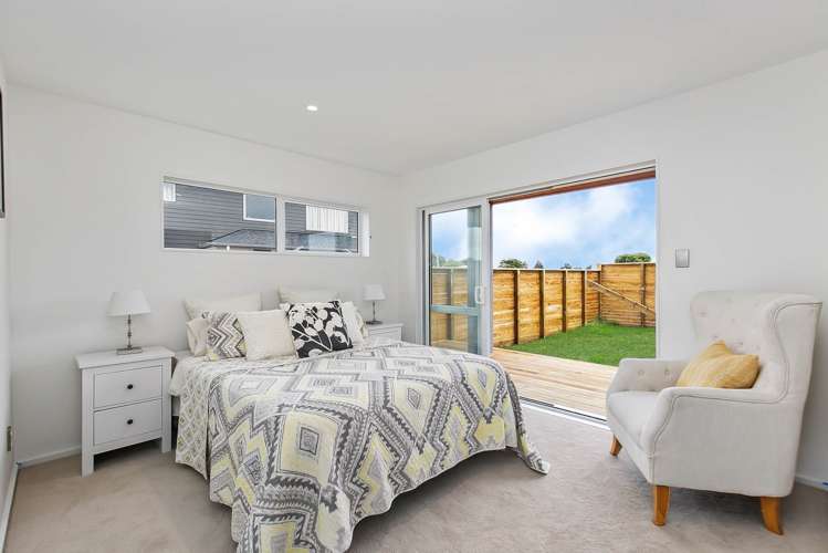 77 Bordeaux Parade Te Atatu South_12