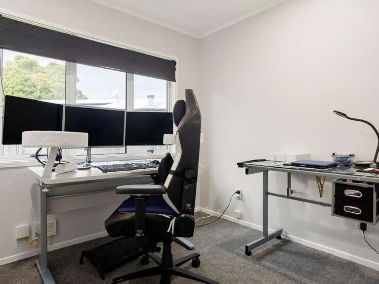 2 Brookbank Place Glenview_17