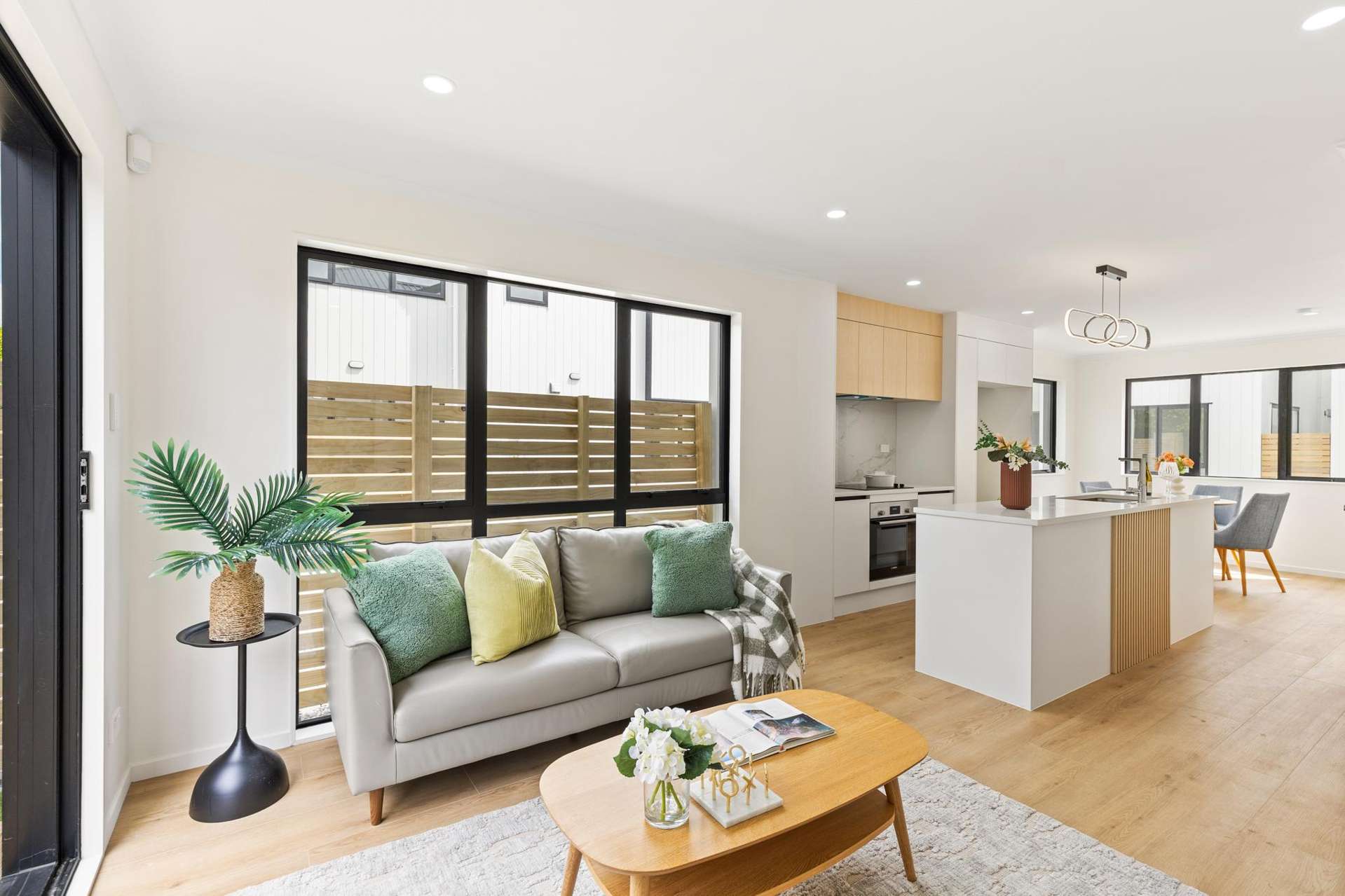 1/113 Beach Road Te Atatu Peninsula_0