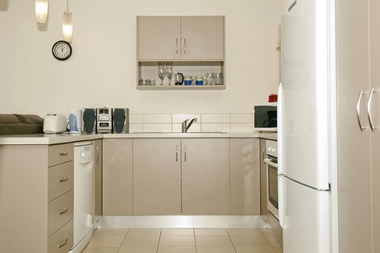 2/18 Eyre Street Whitianga_4