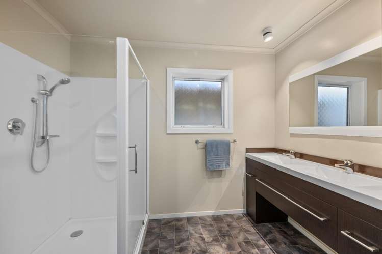 26 Newbourne Crescent Redwoodtown_12