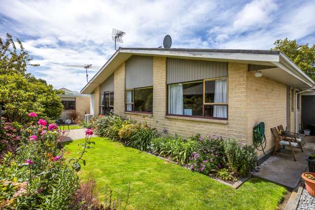 Sunny, Private & Ready to Enjoy!