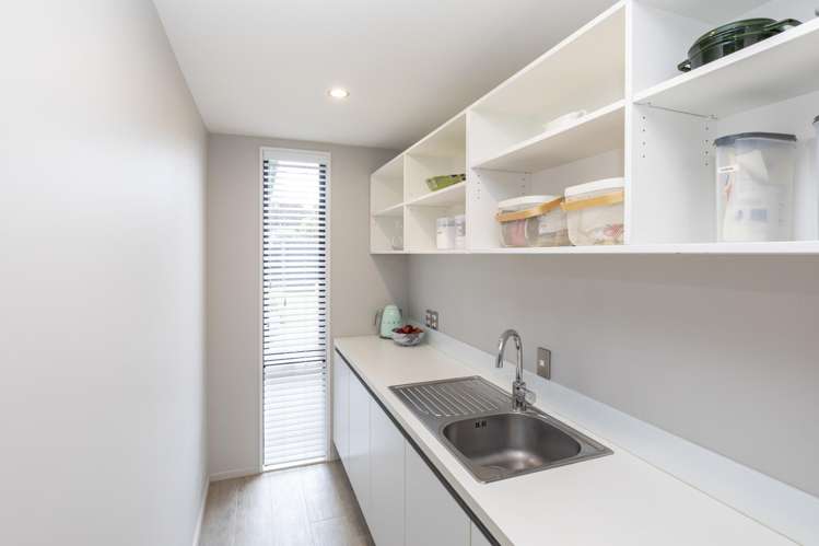6 Waterstock Way Parklands_21