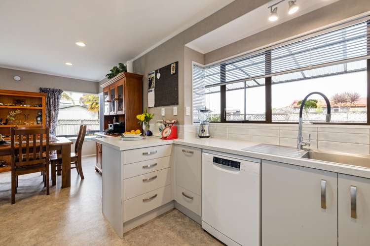 43 Lansdowne Crescent Glenview_6