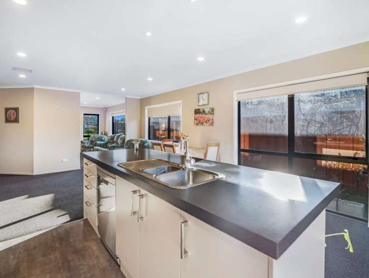 33 Faringdon Boulevard Rolleston_7