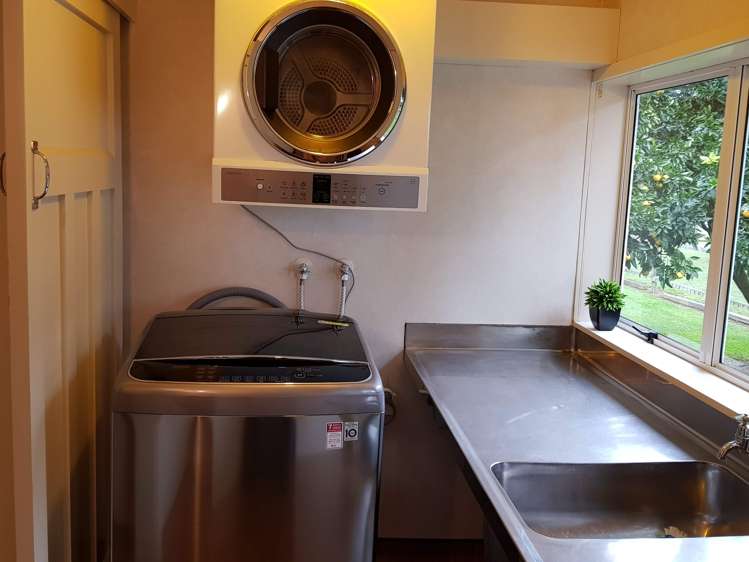 1015 Queen Street East Levin_10