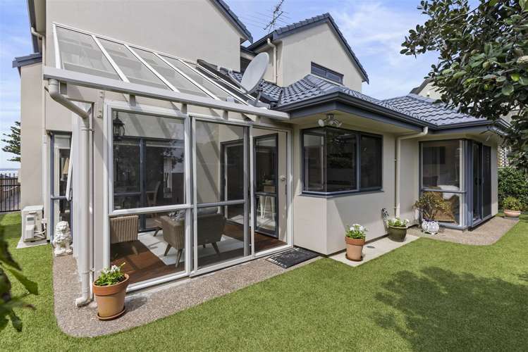 22 The Esplanade Eastern Beach_26