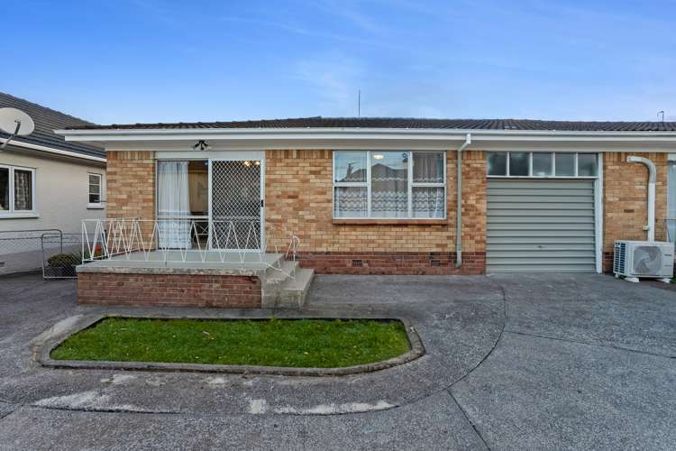 2/52 Birdwood Avenue Papatoetoe Manukau City Houses for Sale