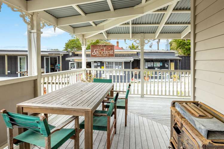 1334 Sandspit Road Sandspit_13