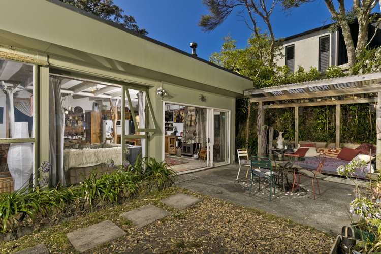 105 Domain Crescent Muriwai_13