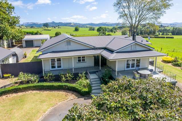 Charming villa on pristine 5000m2 lifestyle block