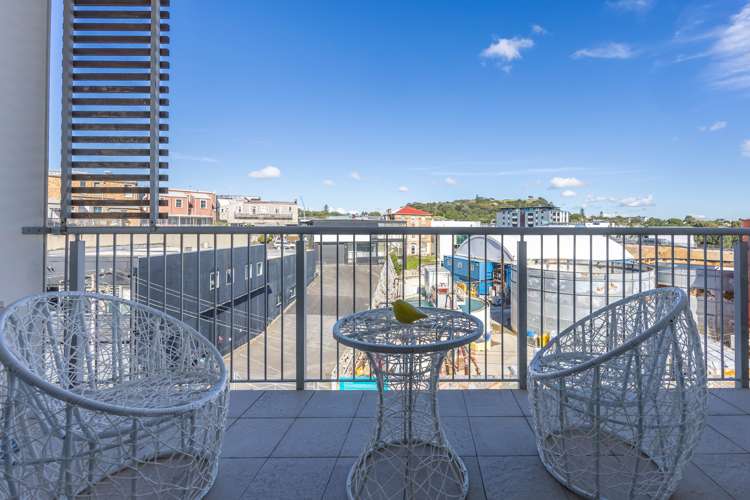 302/10 Flower Street Eden Terrace_11